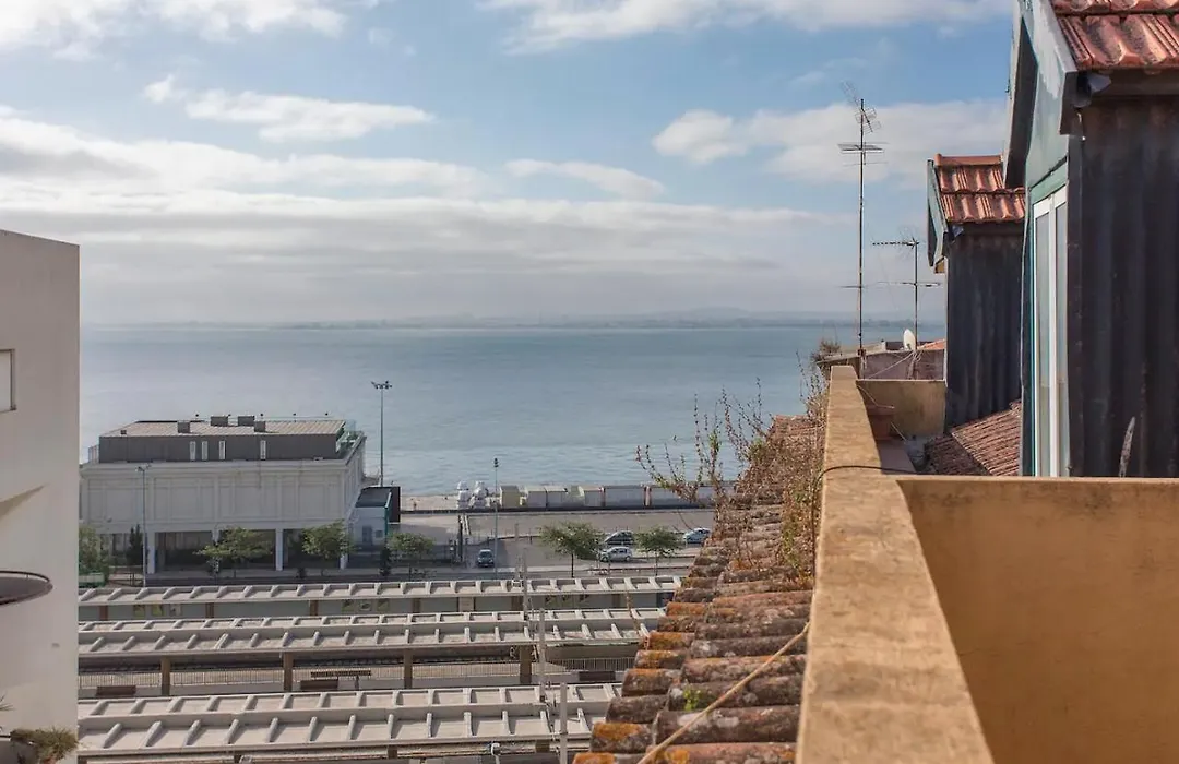 Gorgeous River View In Alfama-1